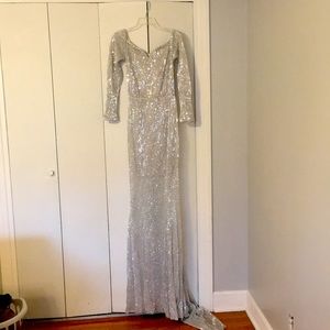 Elegant, stretchy sequin dress.